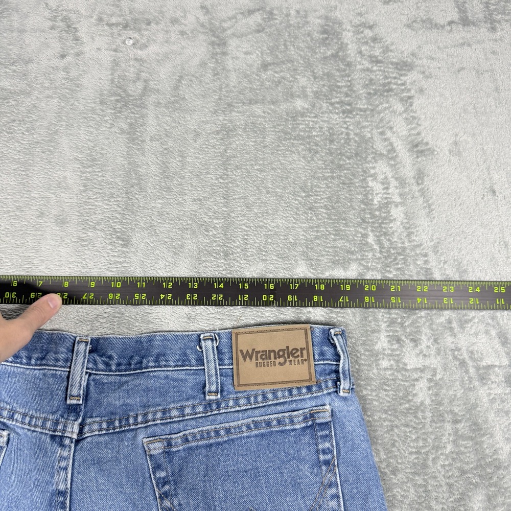 Vintage Wrangler Mens 38x30 Rugged Wear Jeans Light Wash Denim Straight Leg - Picture 5 of 8